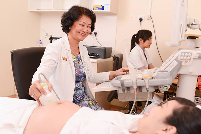 Bacsix khám thai sản cho bệnh nhân